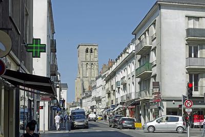 Tours - Immobilier - CENTURY 21 Agence Maginot – rue des Halles et tour Charlemagne