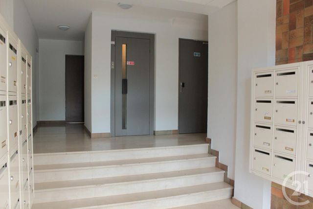 Studio à louer - 1 pièce - 28.04 m2 - TOURS - 37 - CENTRE - Century 21 Agence Maginot Studio à louer - 1 pièce - 28.04 m2 - TOURS - 37 - CENTRE - Century 21 Agence Maginot